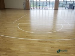 俄勒岡松舞臺運(yùn)動場地板施工隊(duì)